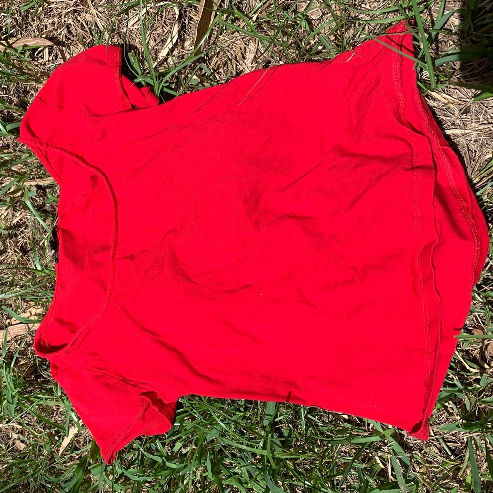 Bright red crop top🔥